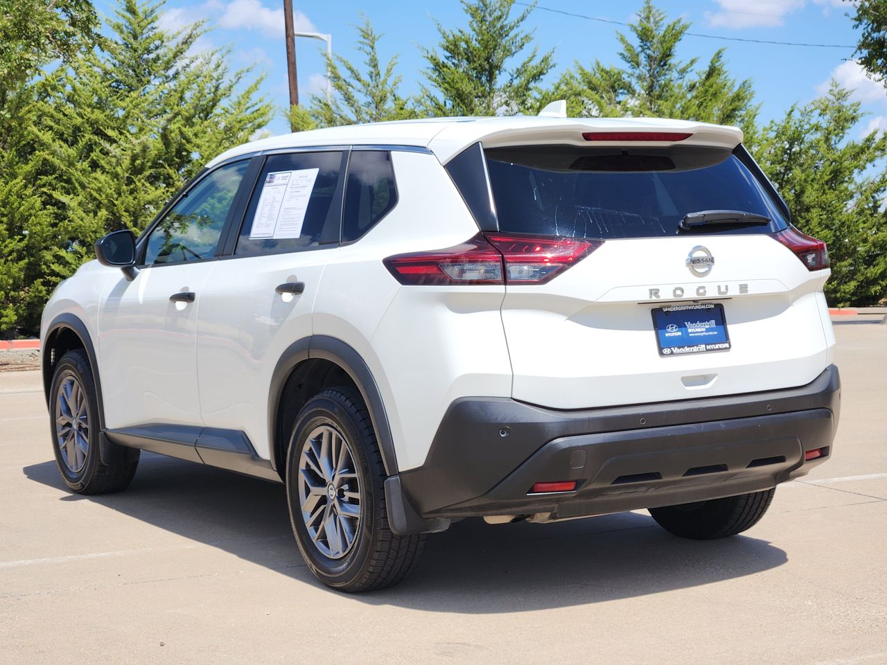 Used 2021 Glacier White Nissan S image 3