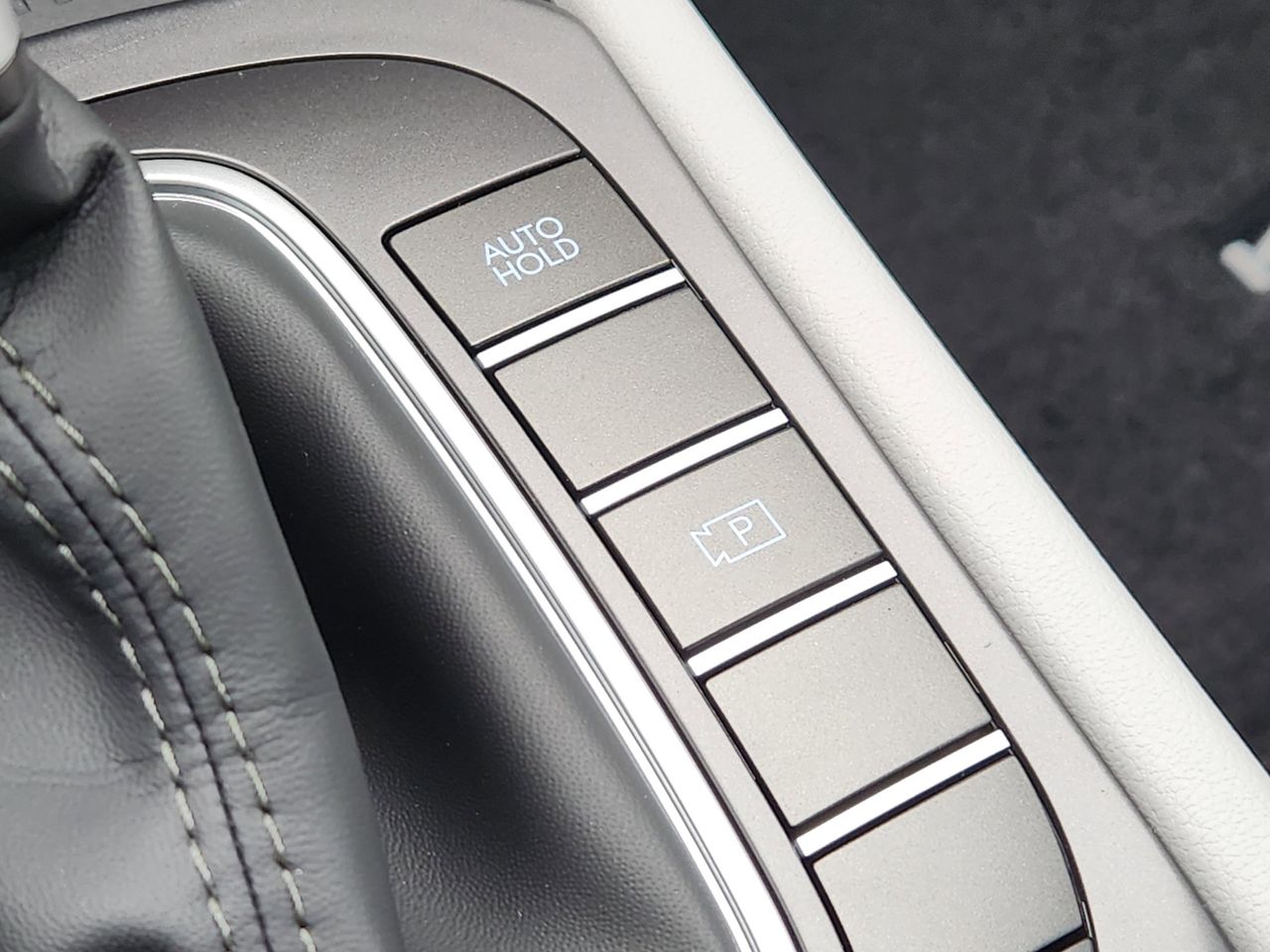 New 2026 SAW White Hyundai SE FWD image 18