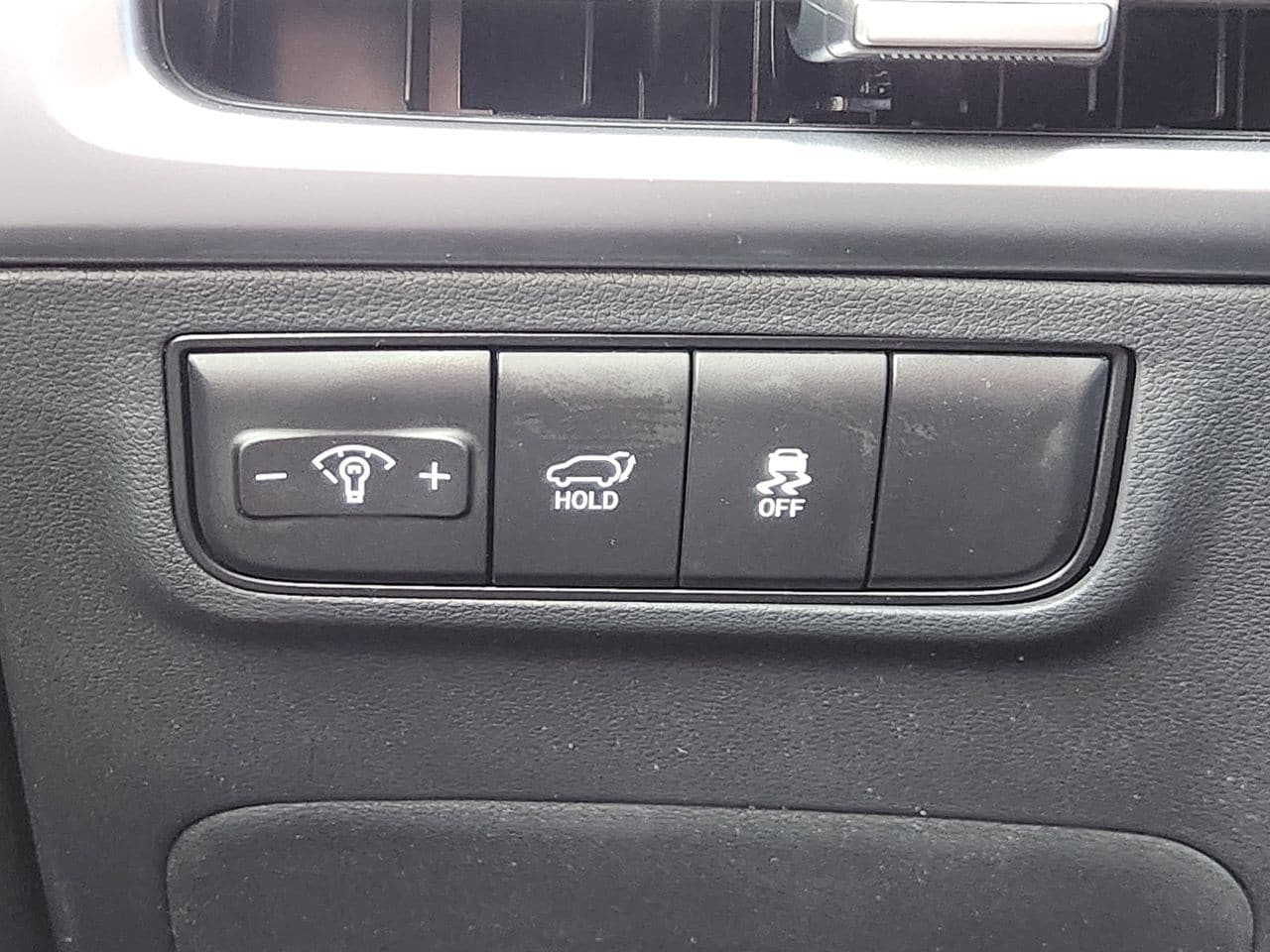 New 2026 W6H White Hyundai SEL FWD image 18