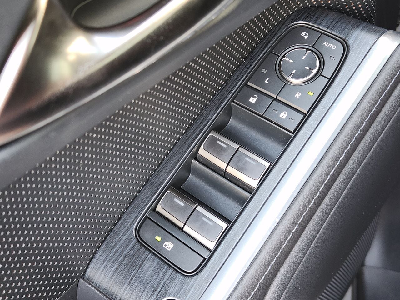 Used 2024 Incognito Lexus 550 Premium+ image 20