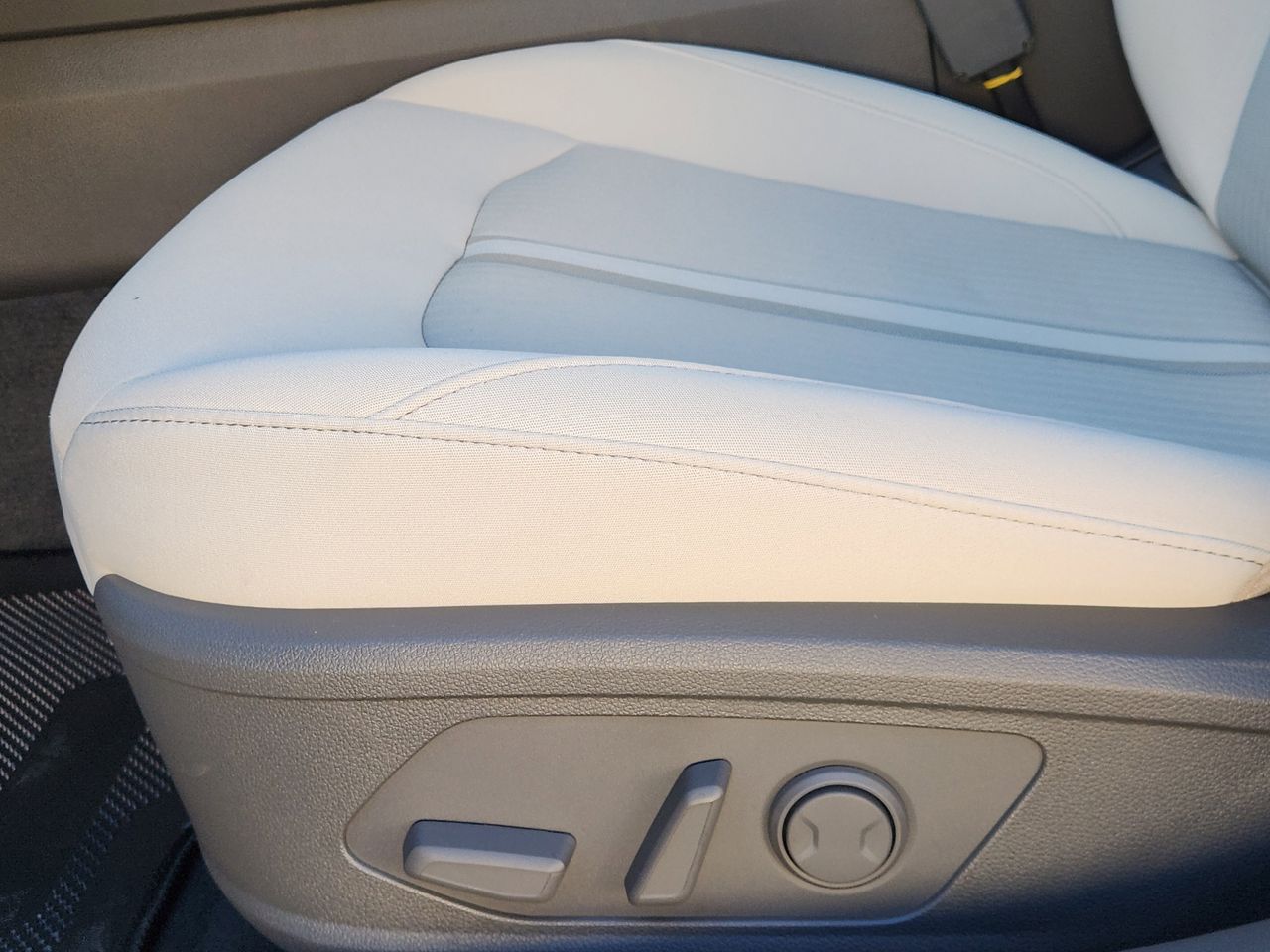 New 2026 T4A Silver Hyundai SEL Sport image 24