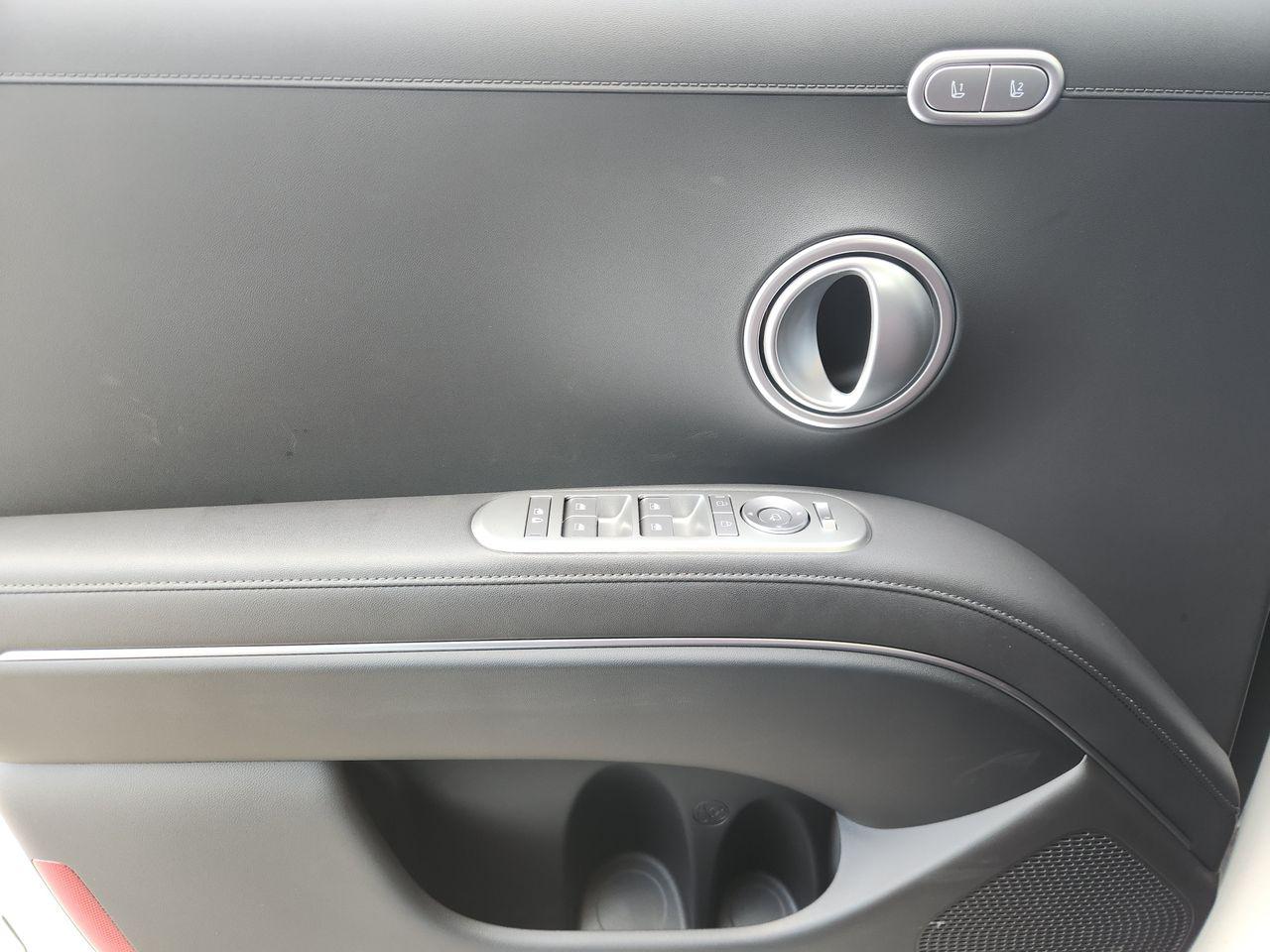 New 2027 Creamy White Pearl Hyundai Limited 7P image 23