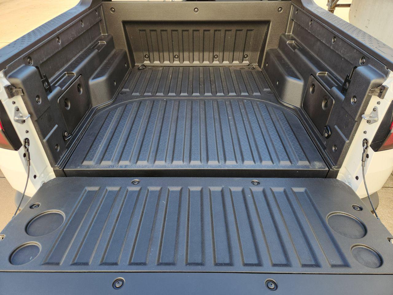 New 2026 SAW White Hyundai SEL FWD image 30