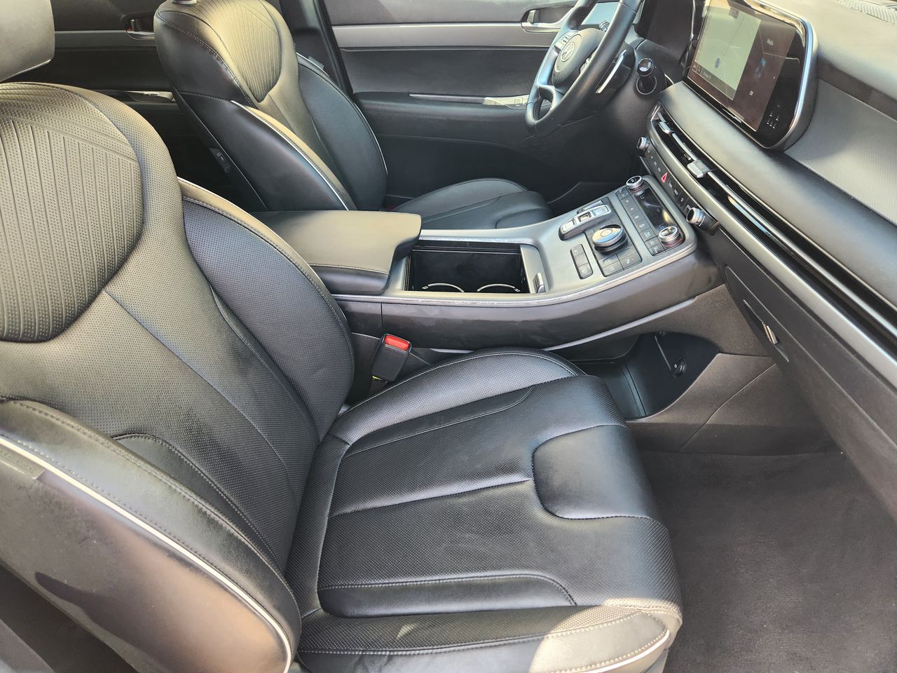 Used 2025 Hyper White Hyundai SEL image 11