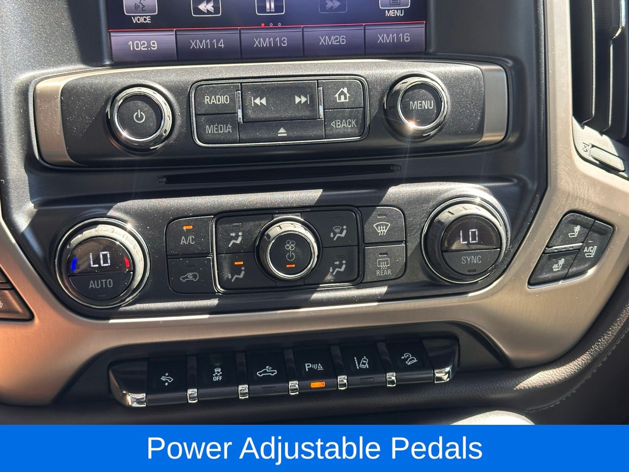 Used 2015 White Diamond Tricoat GMC Denali image 34