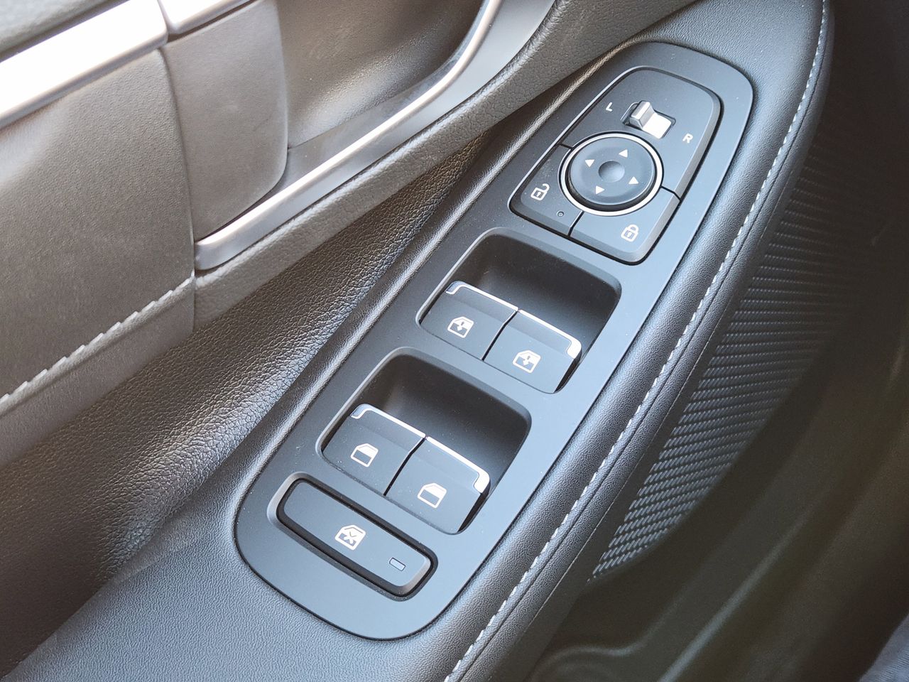 New 2026 W6H White Hyundai Limited image 25