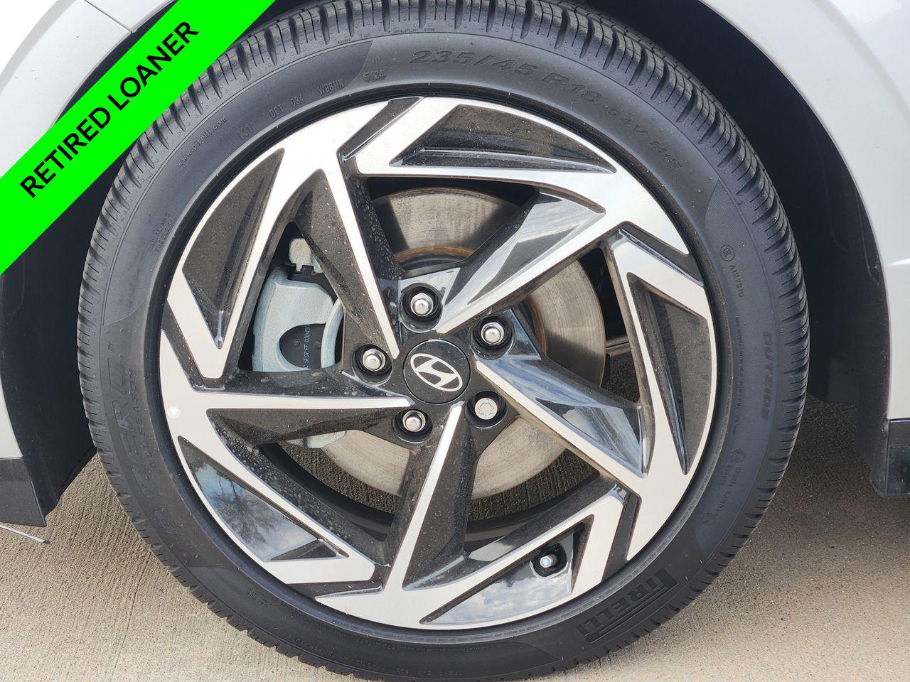 New 2025 T4A Silver Hyundai SEL Convenience image 8