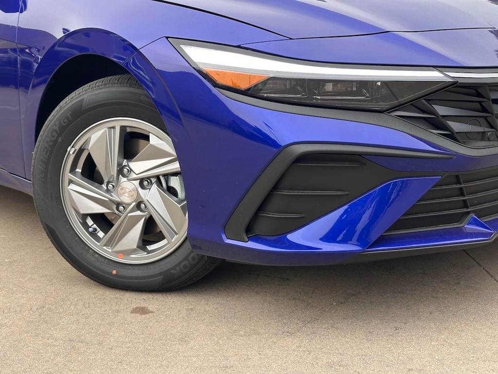 New 2025 Hyundai Elantra SE Sedan