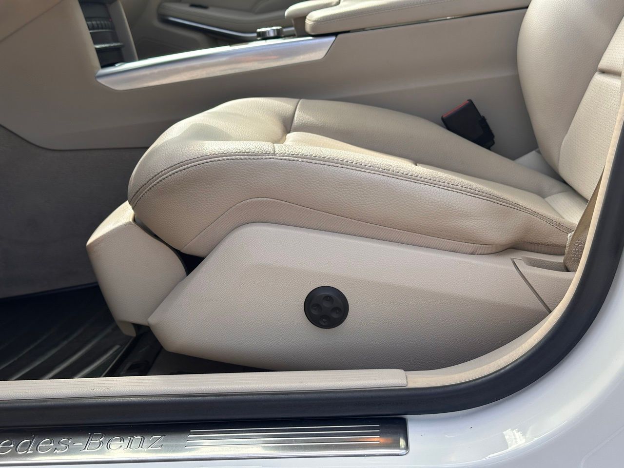 Used 2014 Polar White Mercedes-Benz E 350 4matic® image 30