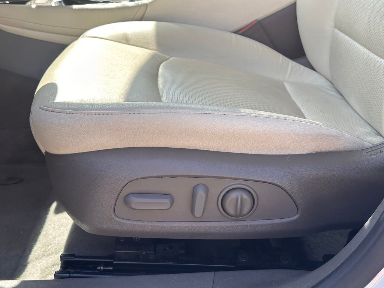 Used 2024 Summit White Chevrolet LT 2LT image 25