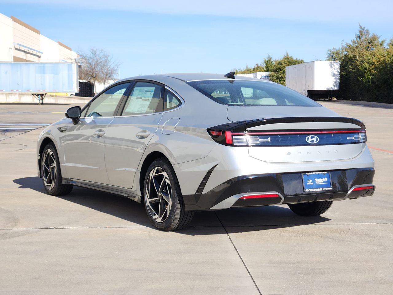 New 2026 T4A Silver Hyundai SEL Sport image 3