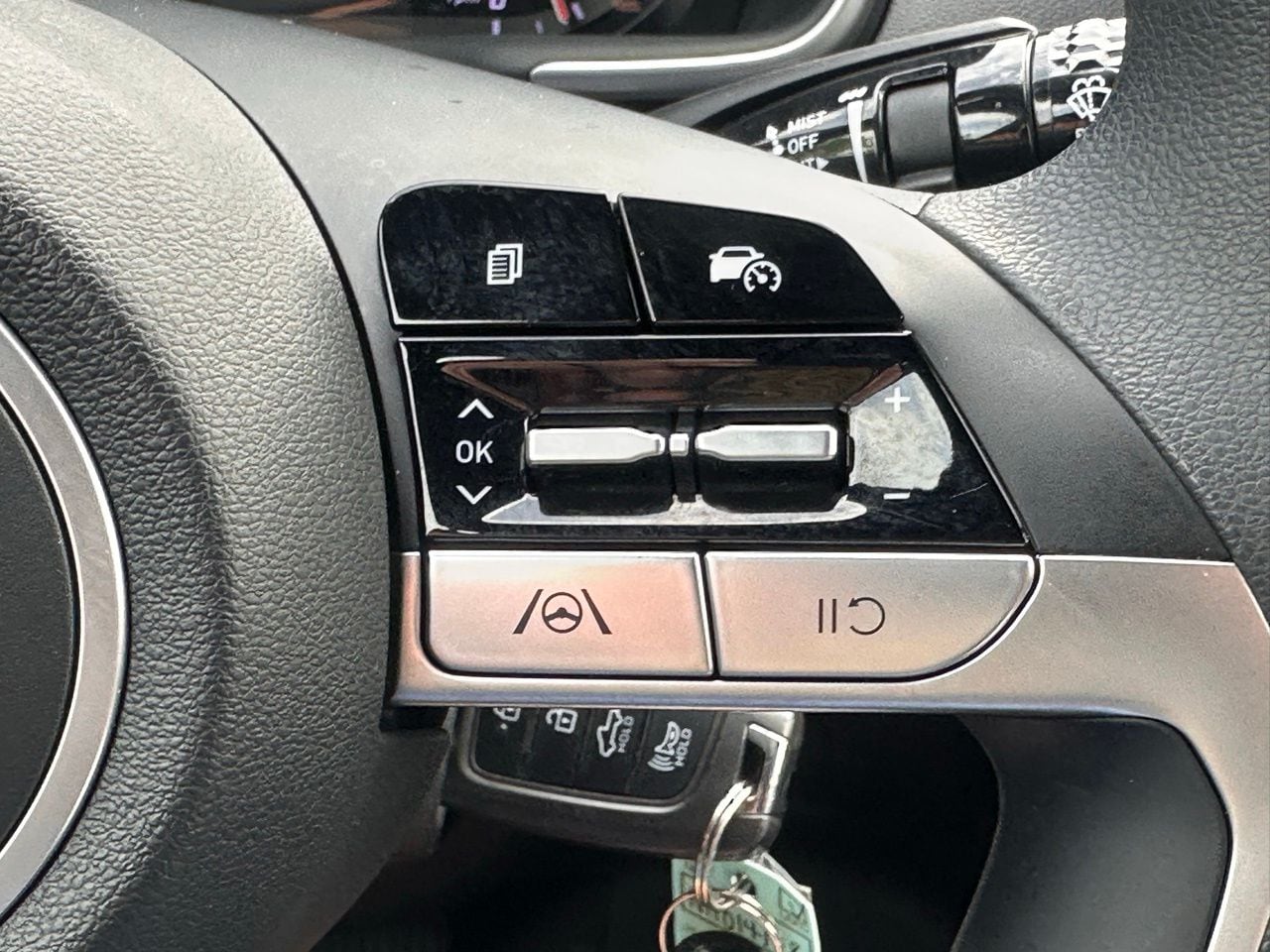 Certified Used 2022 Hampton Gray Hyundai SE image 24