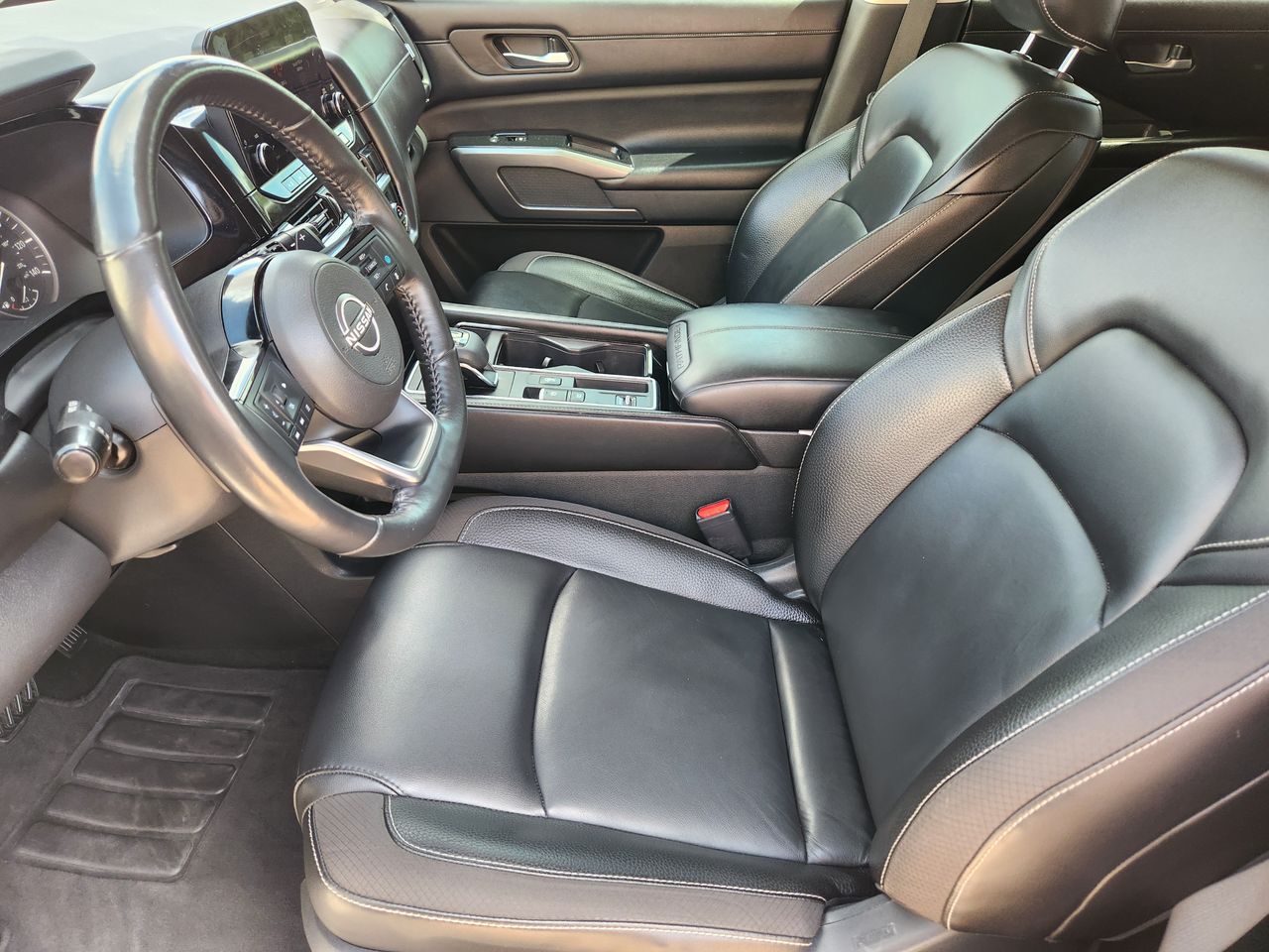 Used 2023 Pearl White Tricoat Nissan SL image 10