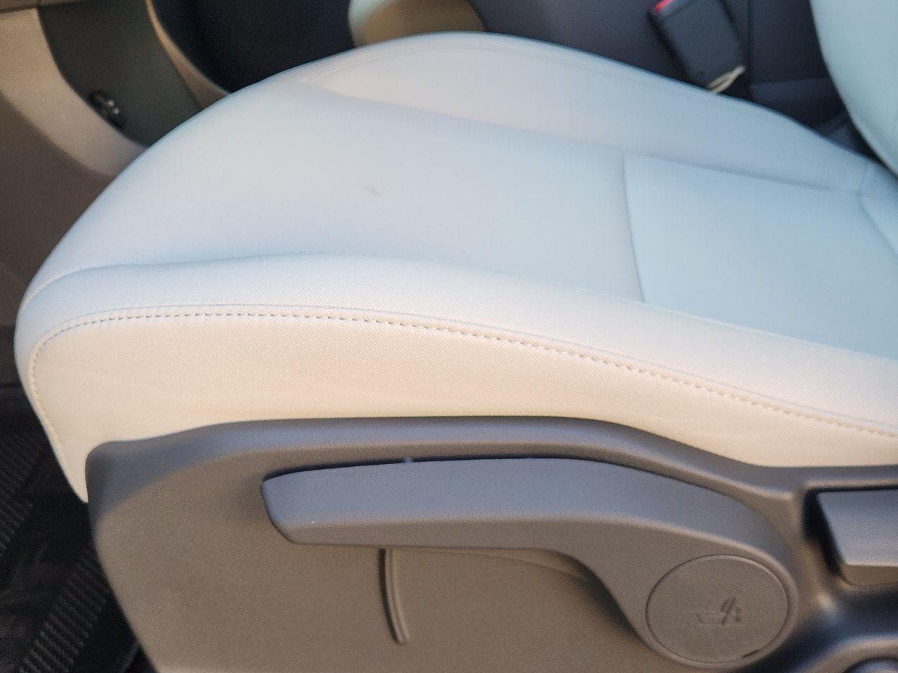 New 2027 Ecotronic Gray Hyundai SE FWD image 23