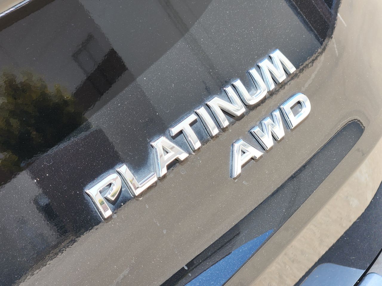 Used 2023 Super Black Nissan Platinum image 9