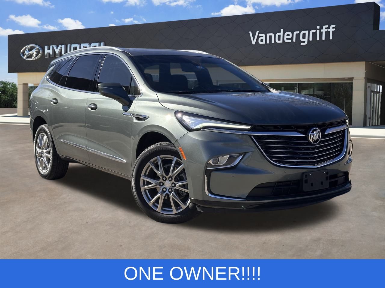 2022 Buick Enclave Essence's photo