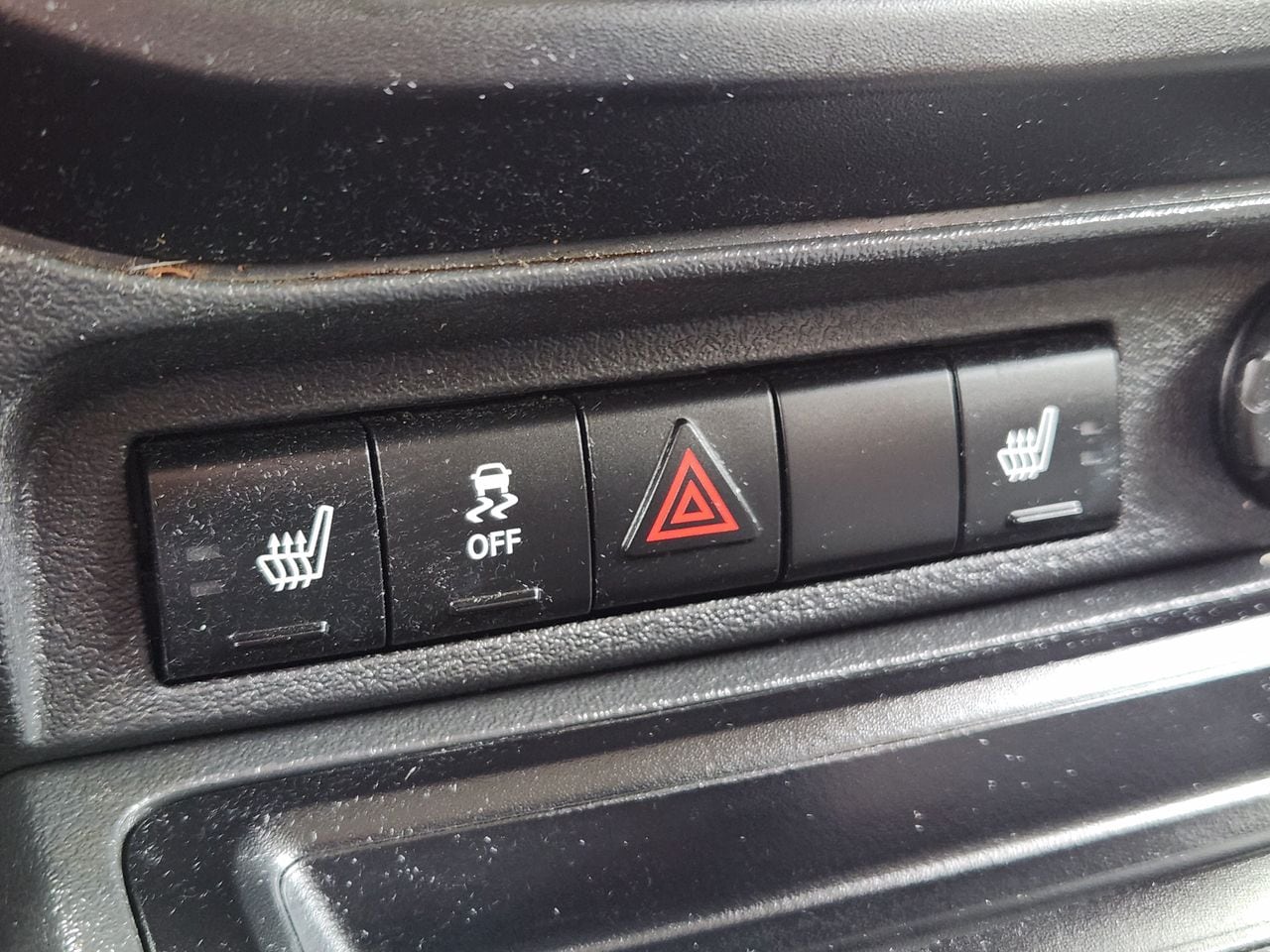Used 2017 Granite Crystal Jeep Latitude image 17