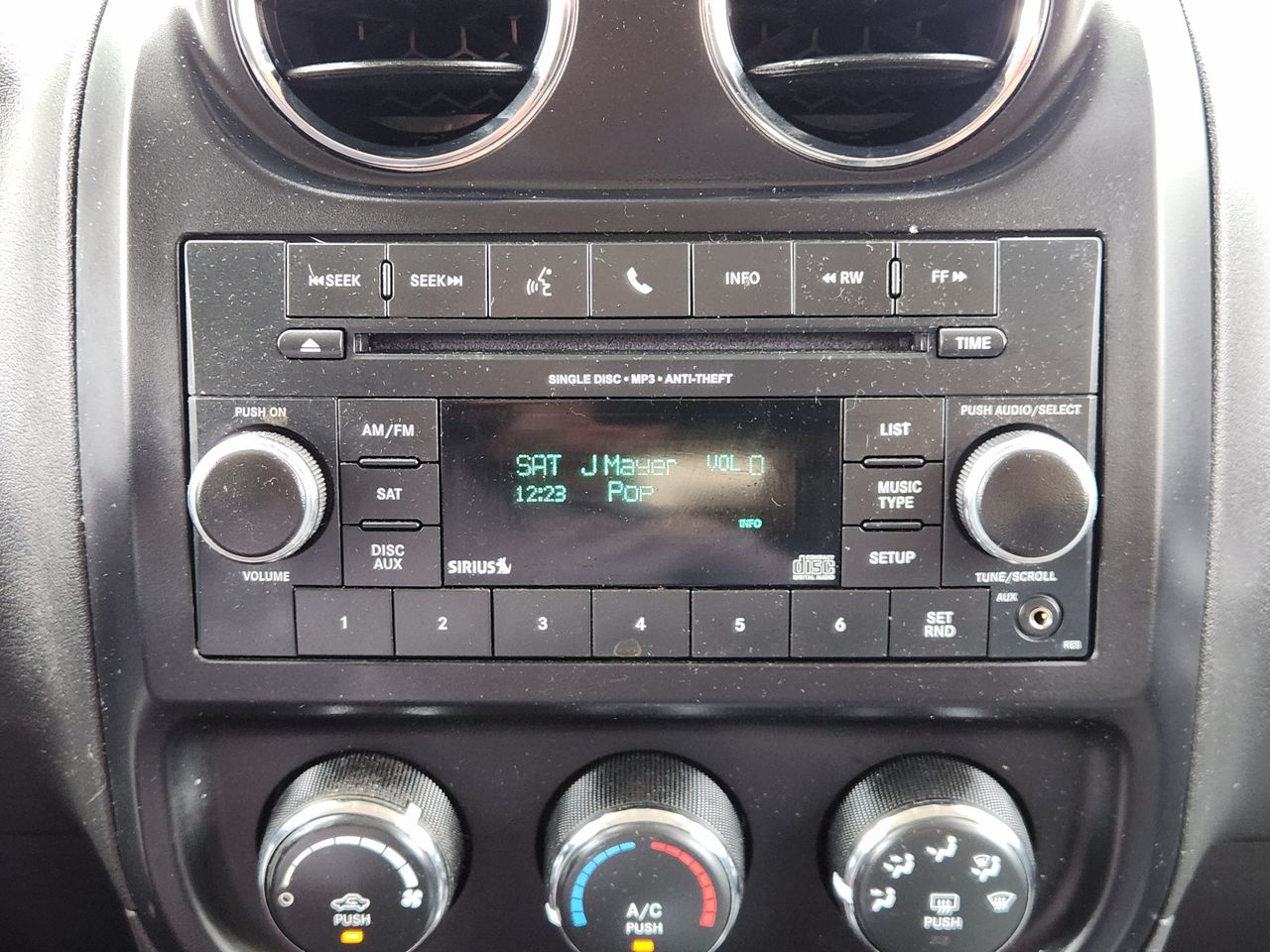 Used 2017 Granite Crystal Jeep Latitude image 15