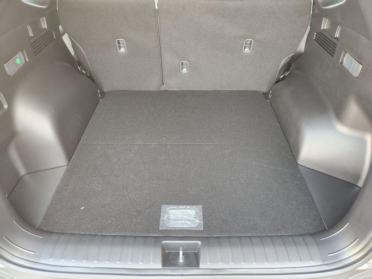 New 2026 R2T Silver Hyundai SEL FWD image 30