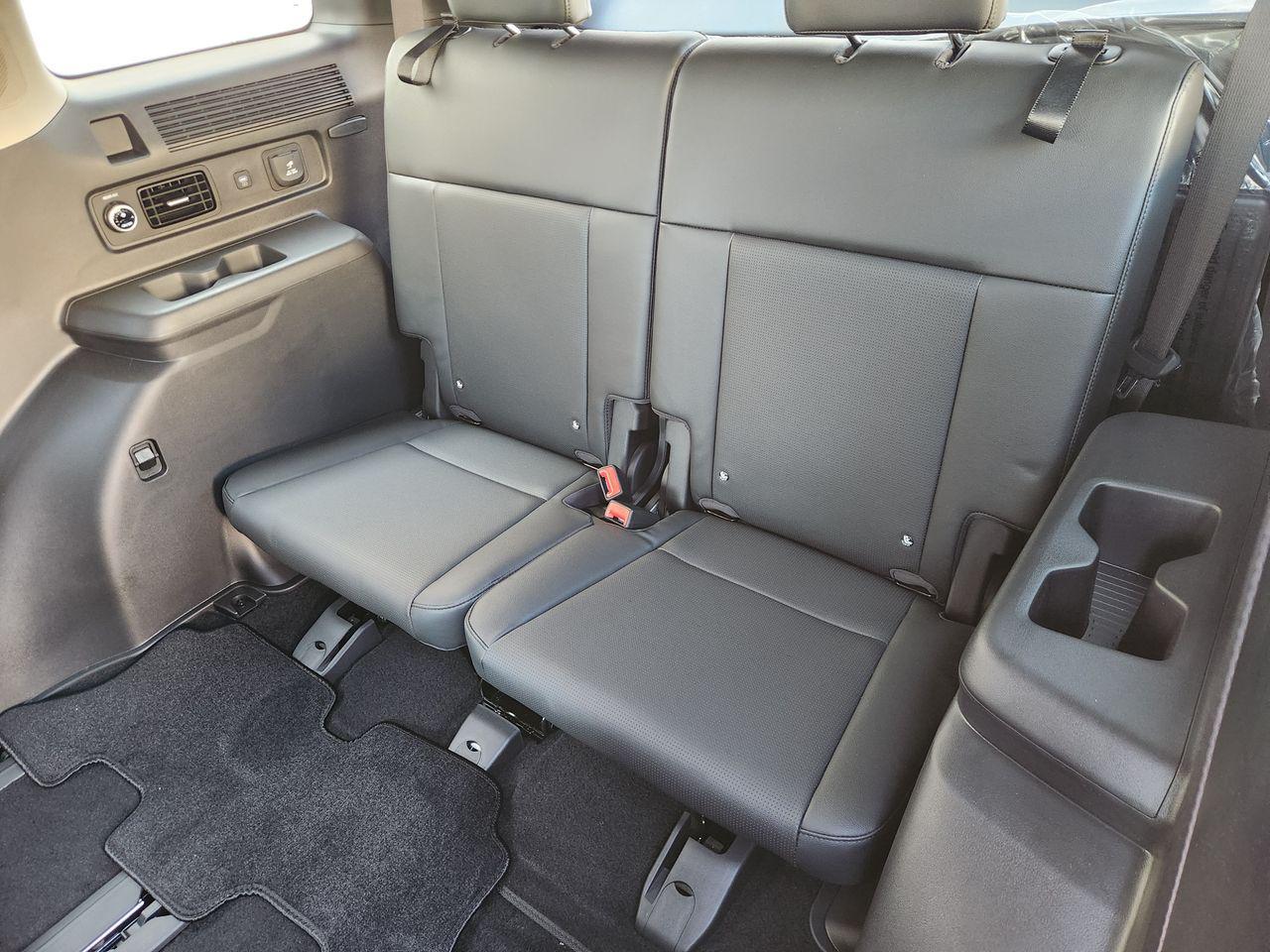 New 2027 Ecotronic Gray Hyundai Limited FWD image 31