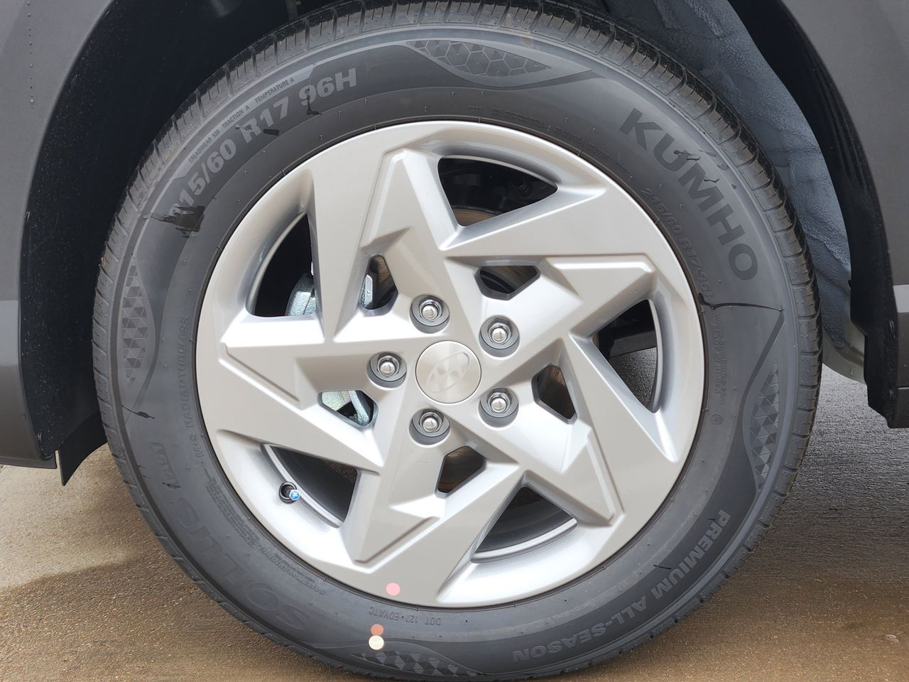 New 2026 SAW White Hyundai SE FWD image 7