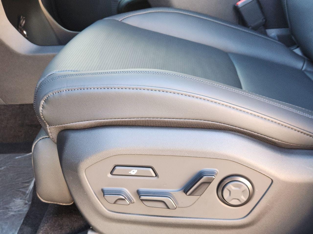 New 2026 R2T Silver Hyundai Calligraphy FWD image 24