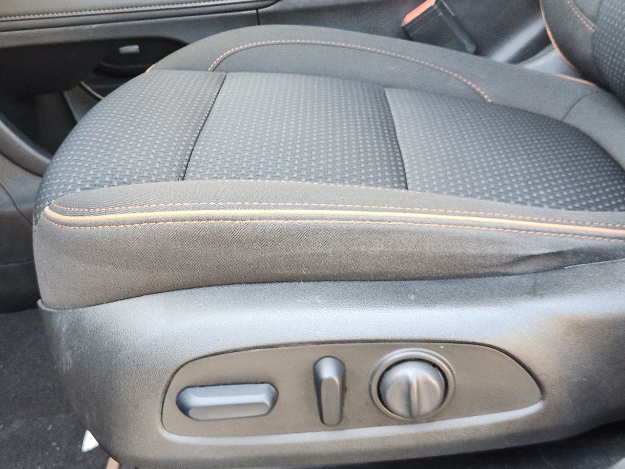 Used 2023 Ultra Blue GMC AT4 image 23