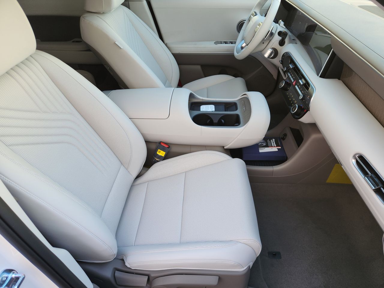 New 2026 WC9 White Hyundai SEL FWD image 10