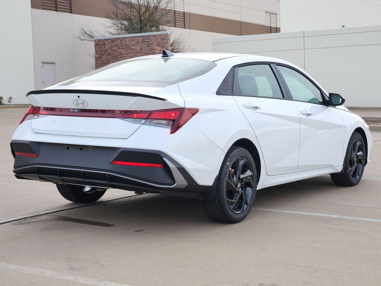 New 2026 W6H White Hyundai SEL Sport image 4