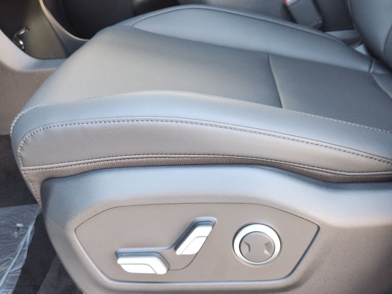 New 2026 W6H White Hyundai SEL FWD image 23