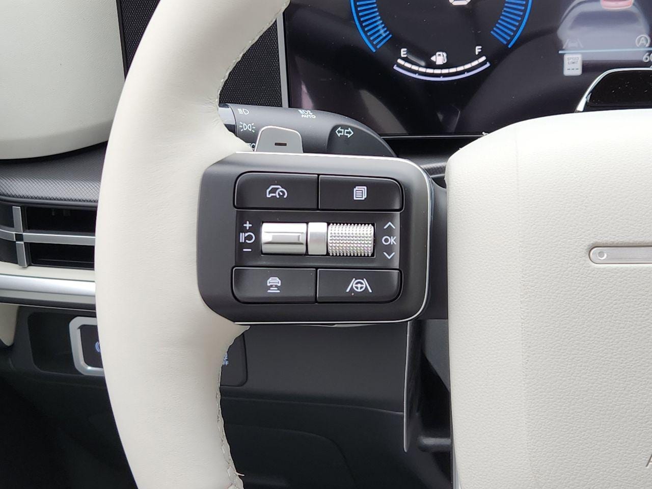 New 2026 W6H White Hyundai SEL FWD image 25