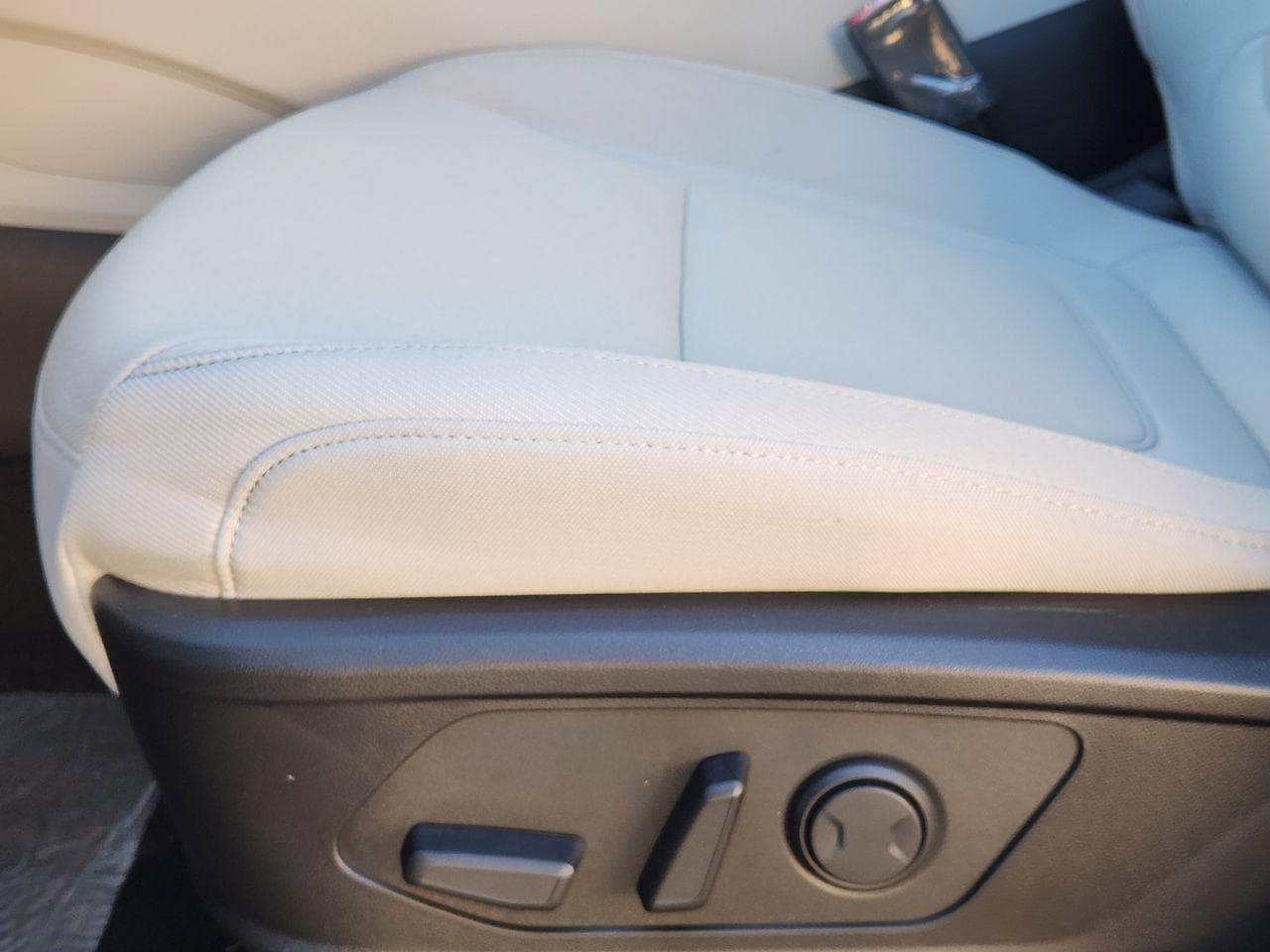 New 2026 PE2 Gray Hyundai SEL FWD image 23