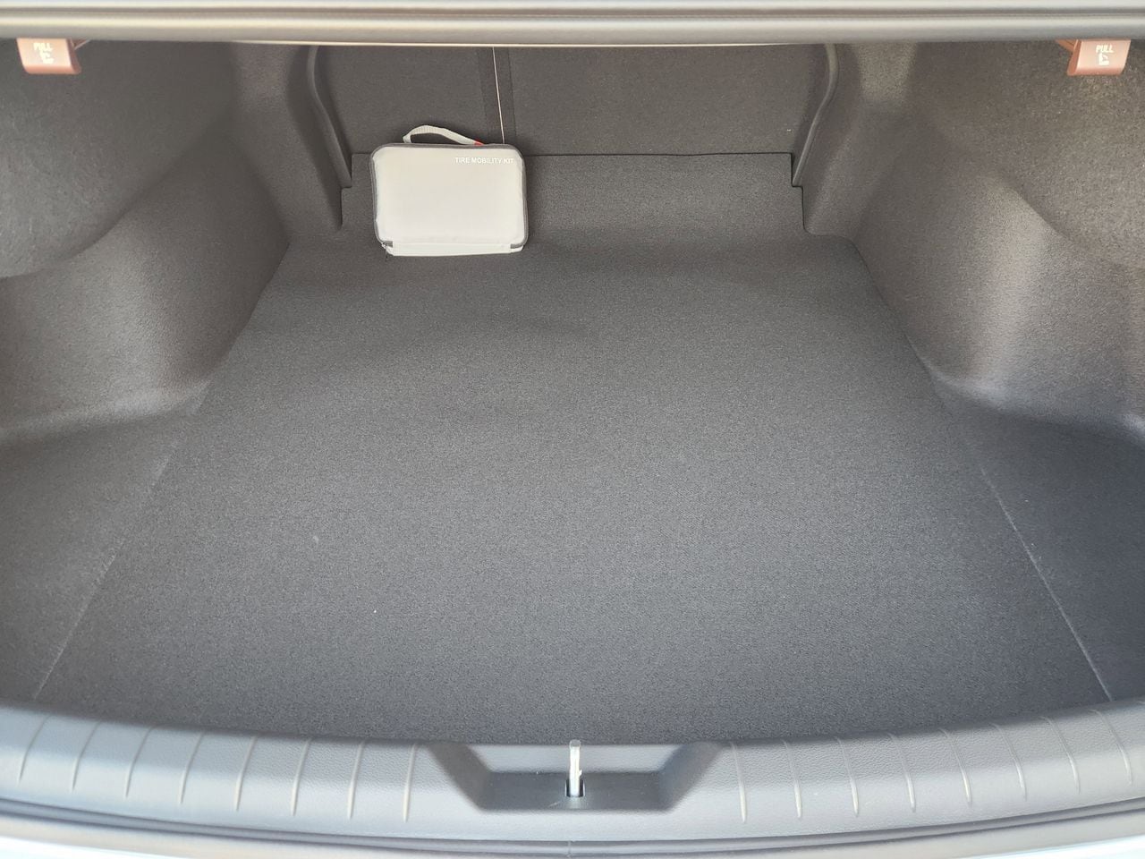 New 2026 W6H White Hyundai SEL image 31