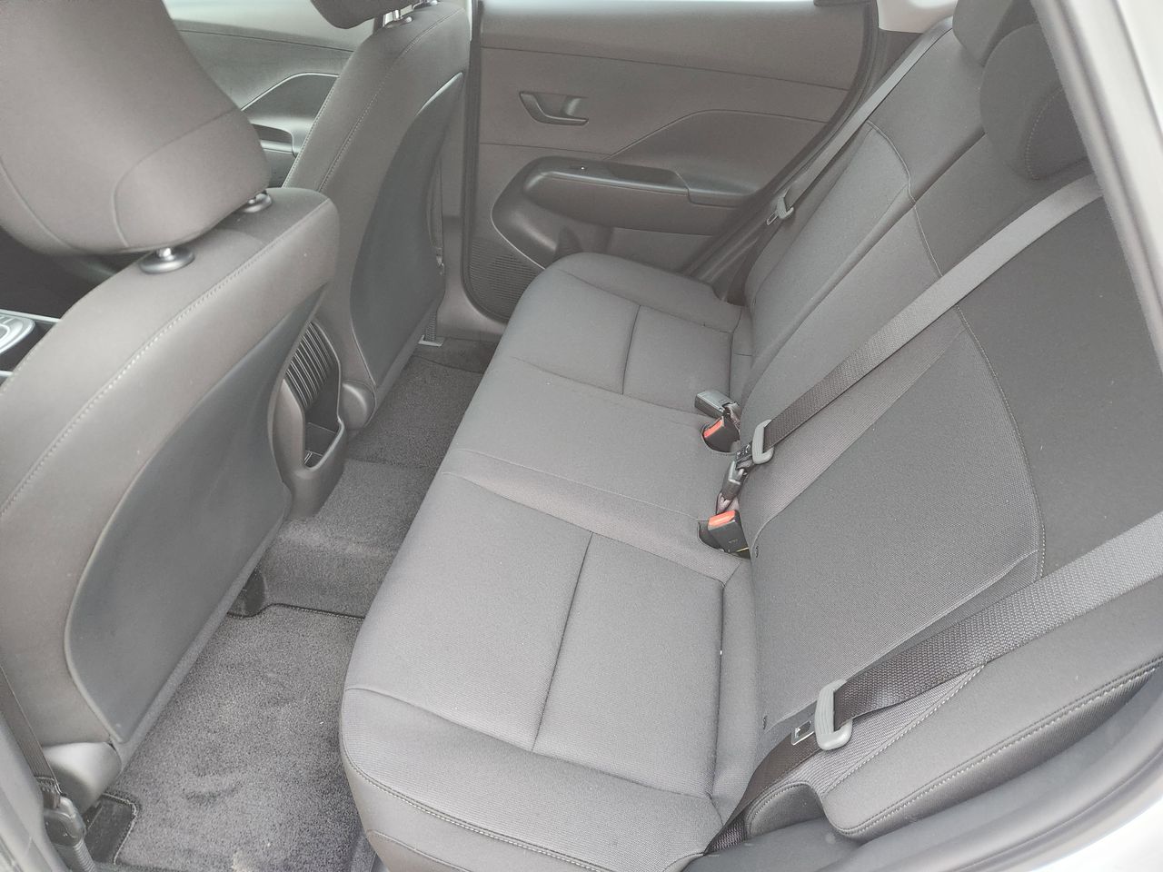 New 2026 SAW White Hyundai SE FWD image 28