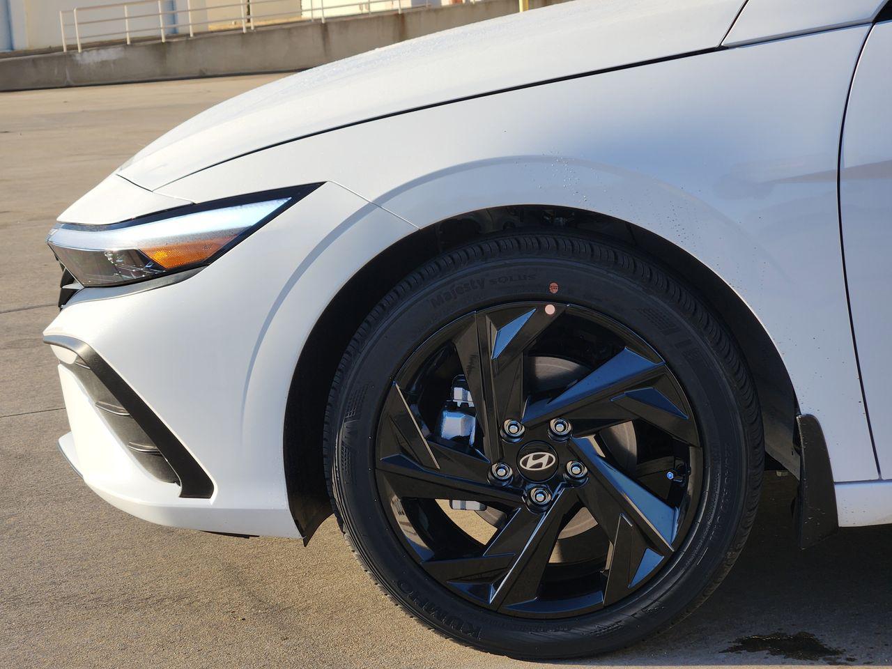 New 2026 W6H White Hyundai SEL Sport image 5