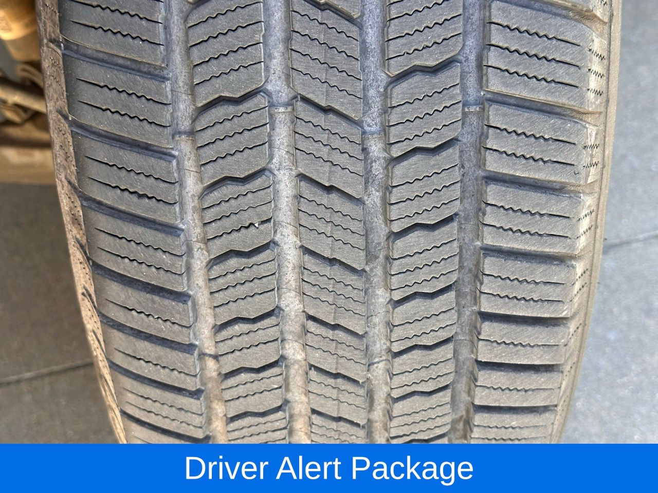 Used 2015 White Diamond Tricoat GMC Denali image 3