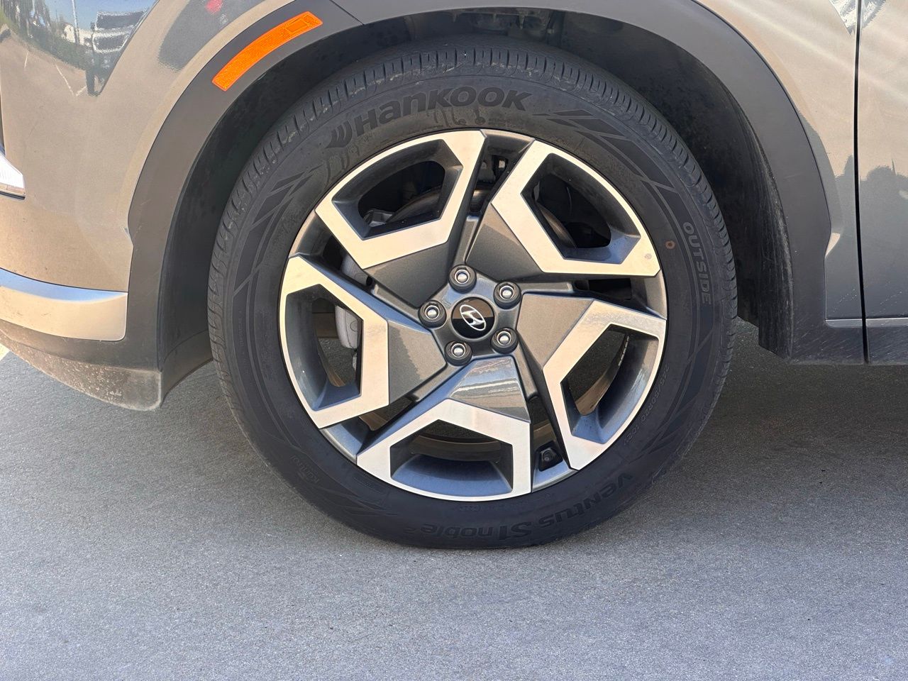 Used 2025 Graphite Hyundai Limited image 9