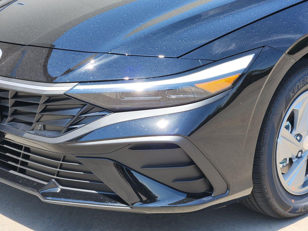 New 2026 Abyss Black Hyundai SE image 6