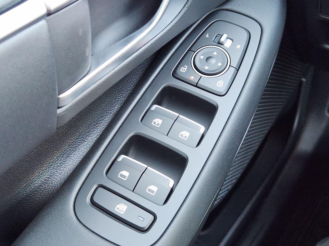 New 2026 T4A Silver Hyundai SEL Sport image 22