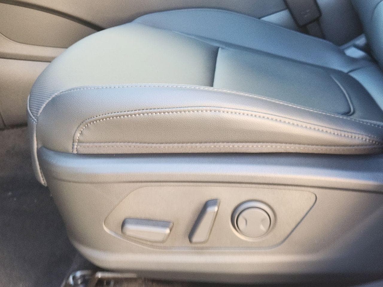 New 2026 SAW White Hyundai SEL FWD image 21