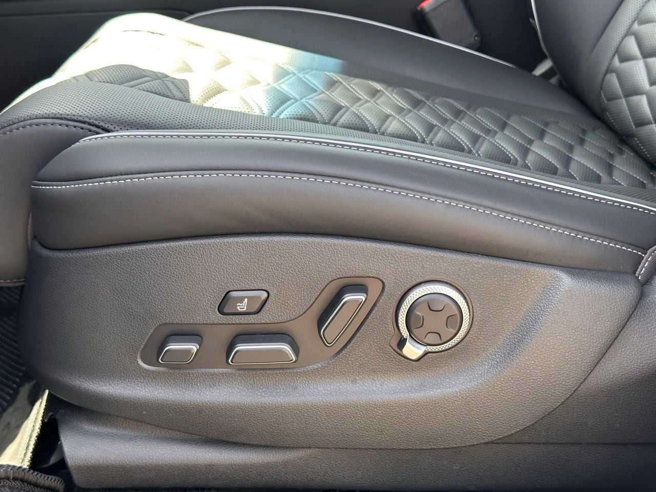 Used 2026 Alta White Genesis 3.5T e-SC image 28