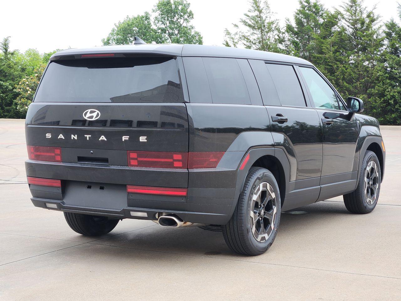 New 2026 Phantom Black Hyundai SE FWD image 4