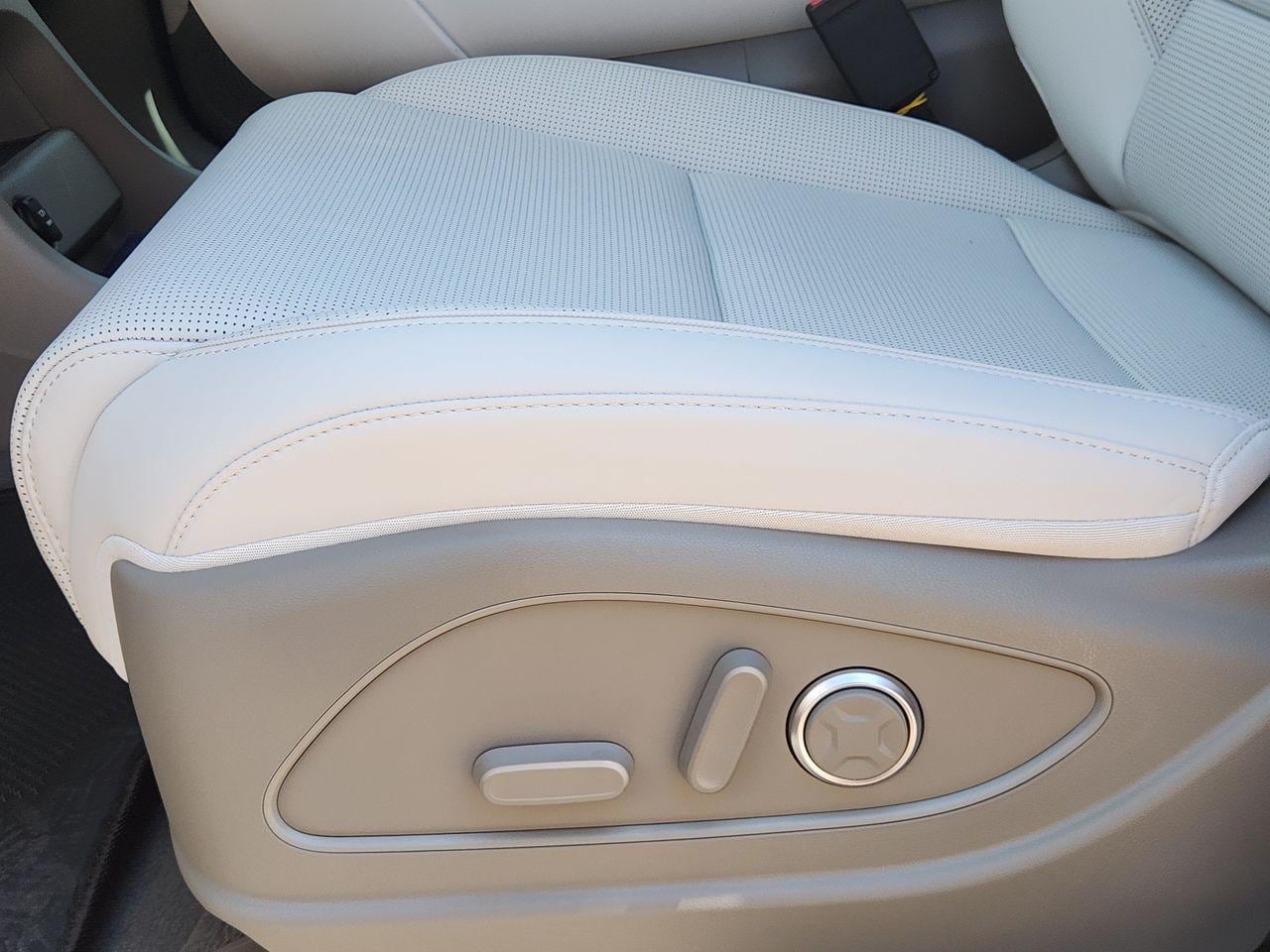 New 2027 Shimmering Silver Hyundai SEL Premium 7P image 24