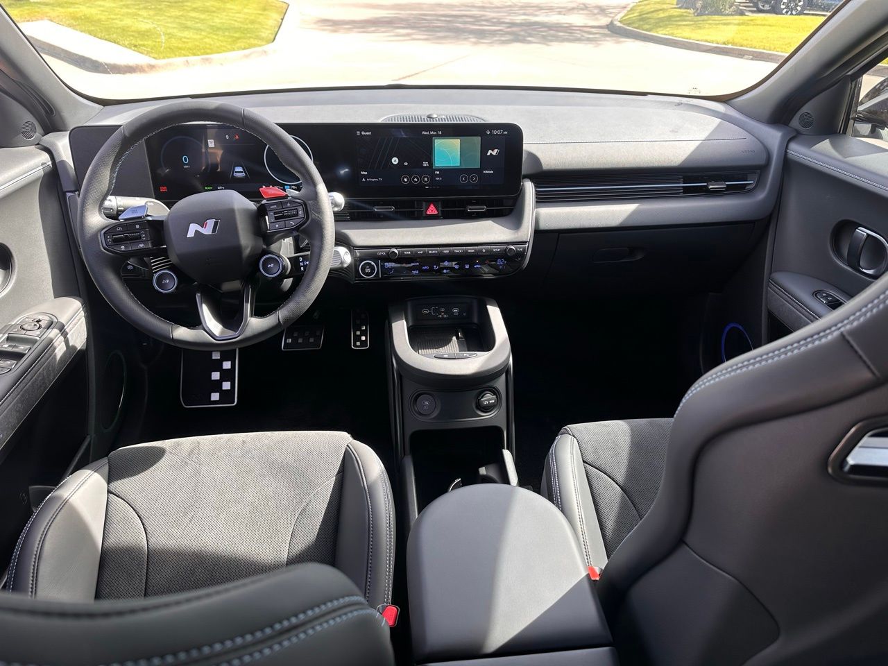 Used 2025 Atlas White Hyundai Base image 19