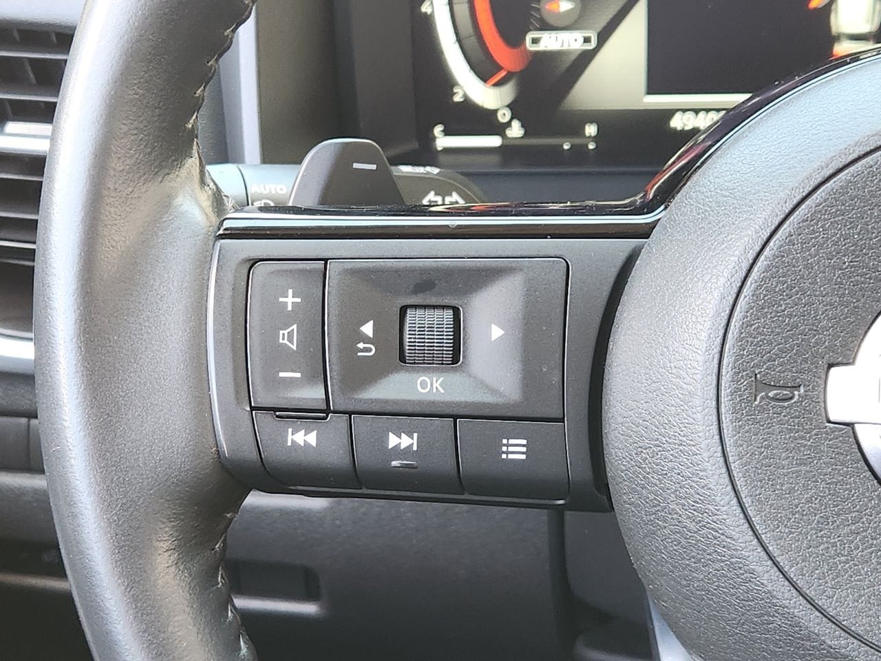 Used 2023 Super Black Nissan Platinum image 26