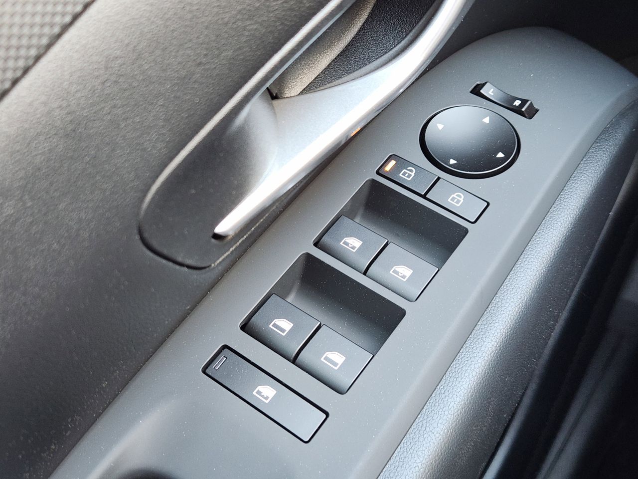 New 2026 W6H White Hyundai SEL FWD image 21