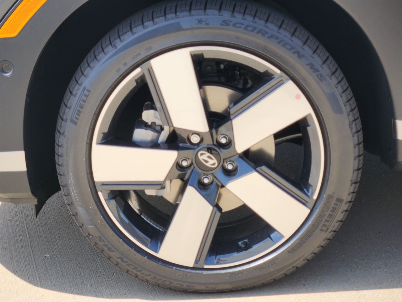 New 2027 Hampton Gray Hyundai Limited image 7