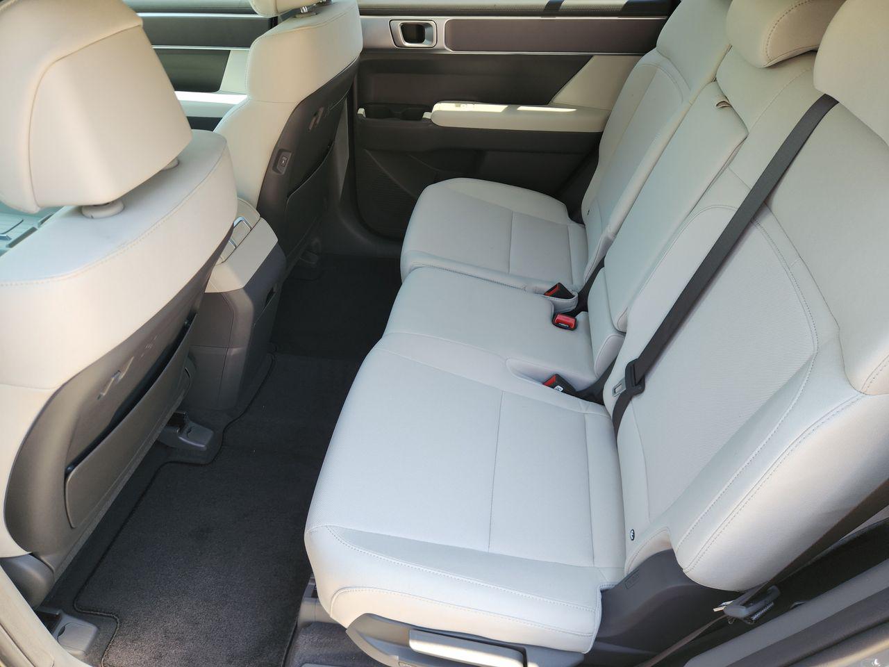 New 2027 Hampton Gray Hyundai SE FWD image 27