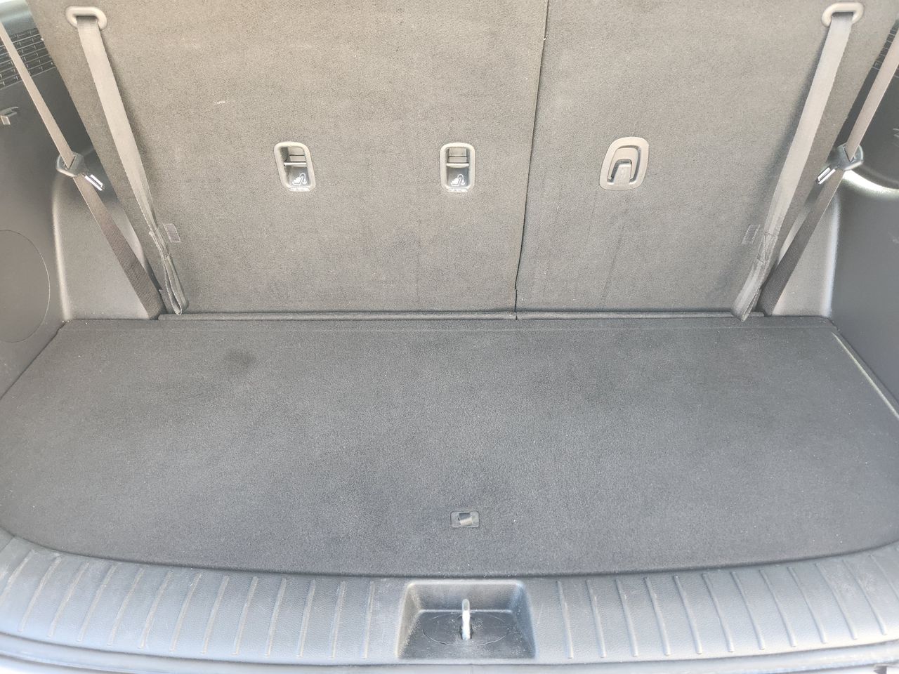 Used 2025 Hyper White Hyundai SEL image 31