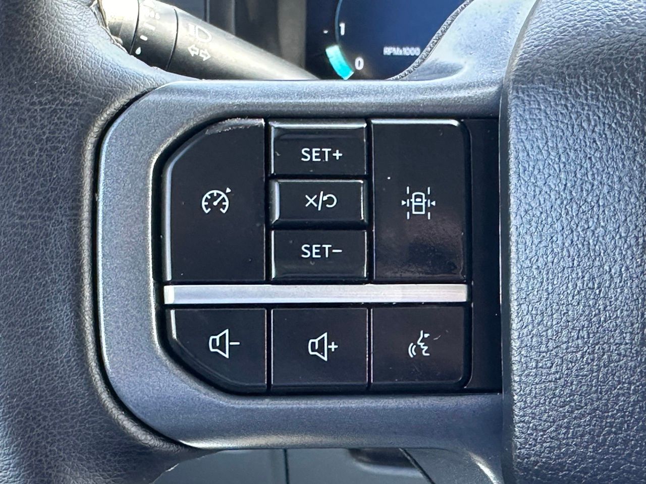 Used 2025 Harbor Gray Metallic Ford XLT image 29